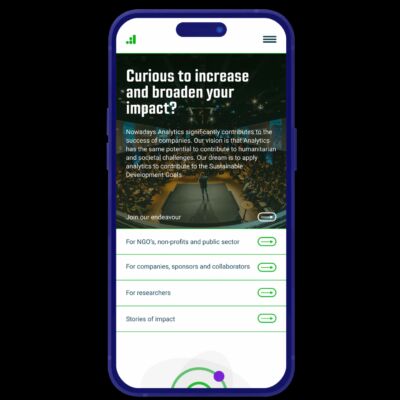 Een mobiele telefoon met de website erop.