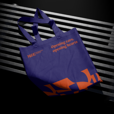 Tas met het logo en de slogan van Muziekgebouw Eindhoven