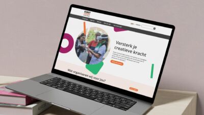 Laptop met de website van Kunst Centraal