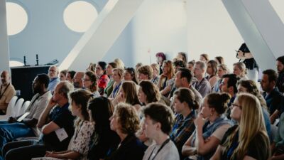 publiek in de zaal tijdens de meetup
